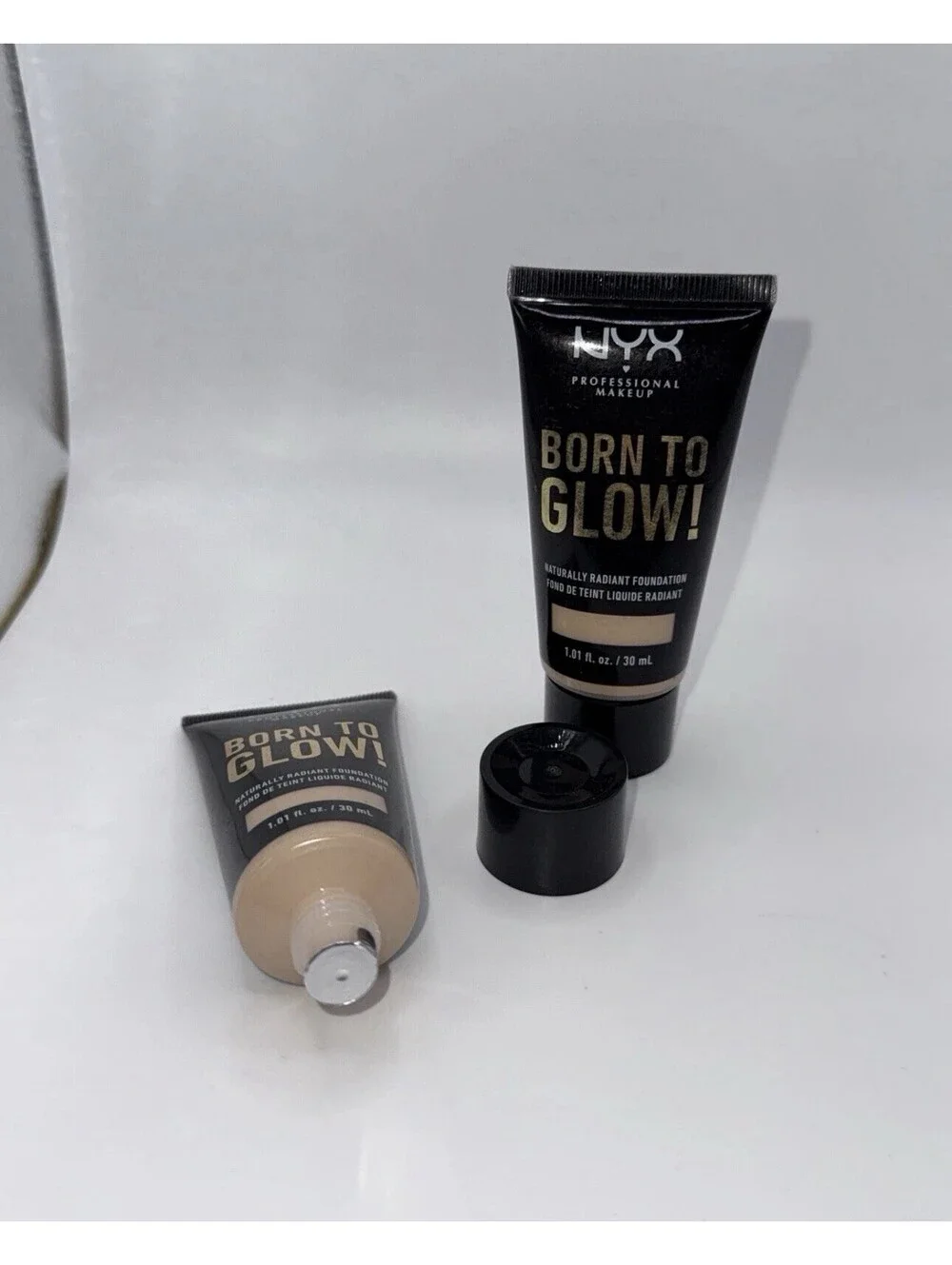 2 NYX Born To Glow Naturally Radiant Foundation Light Ivory